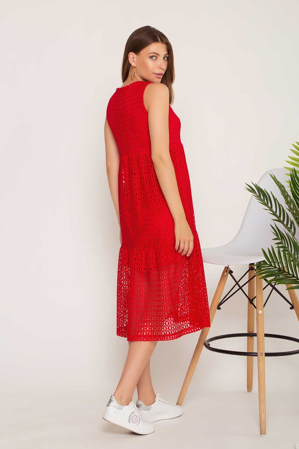 Літнє гипюрове плаття міді з високою талією червоне - фото