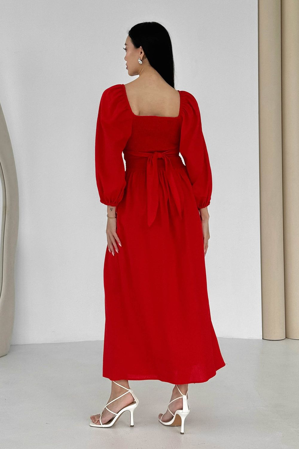 Дизайнерское летнее платье из льна красного цвета - фото