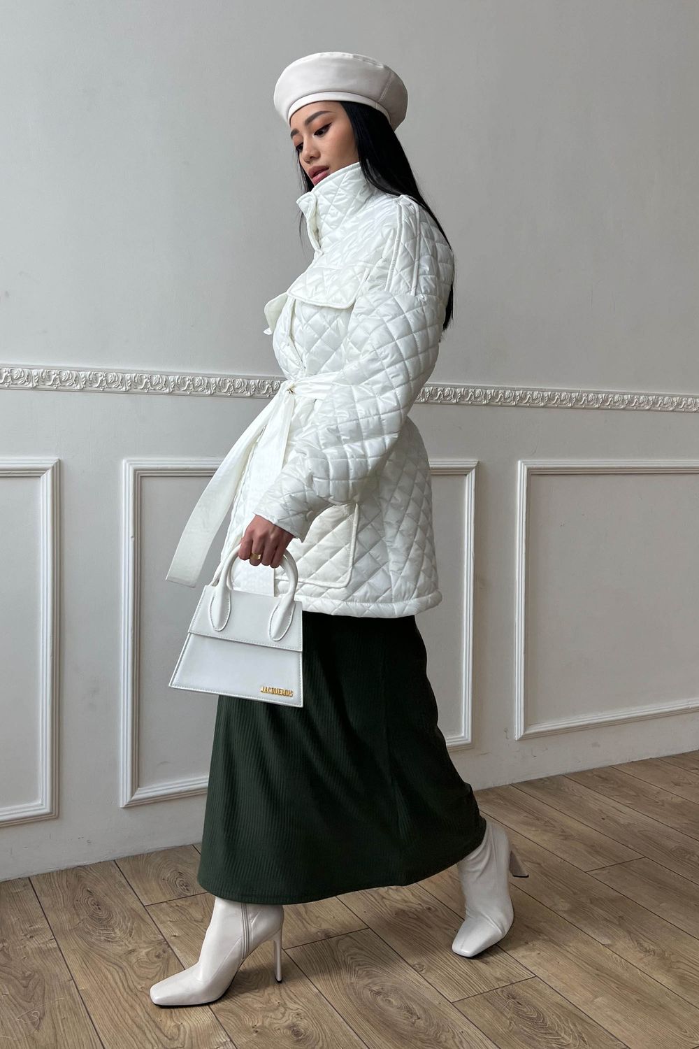 Стьобана весняна куртка оверсайз білого кольору - фото
