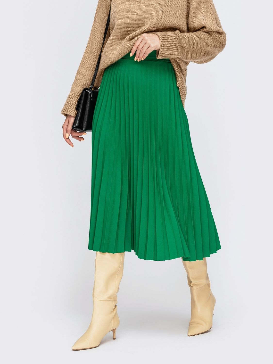 Плиссированная юбка миди зеленого цвета - фото