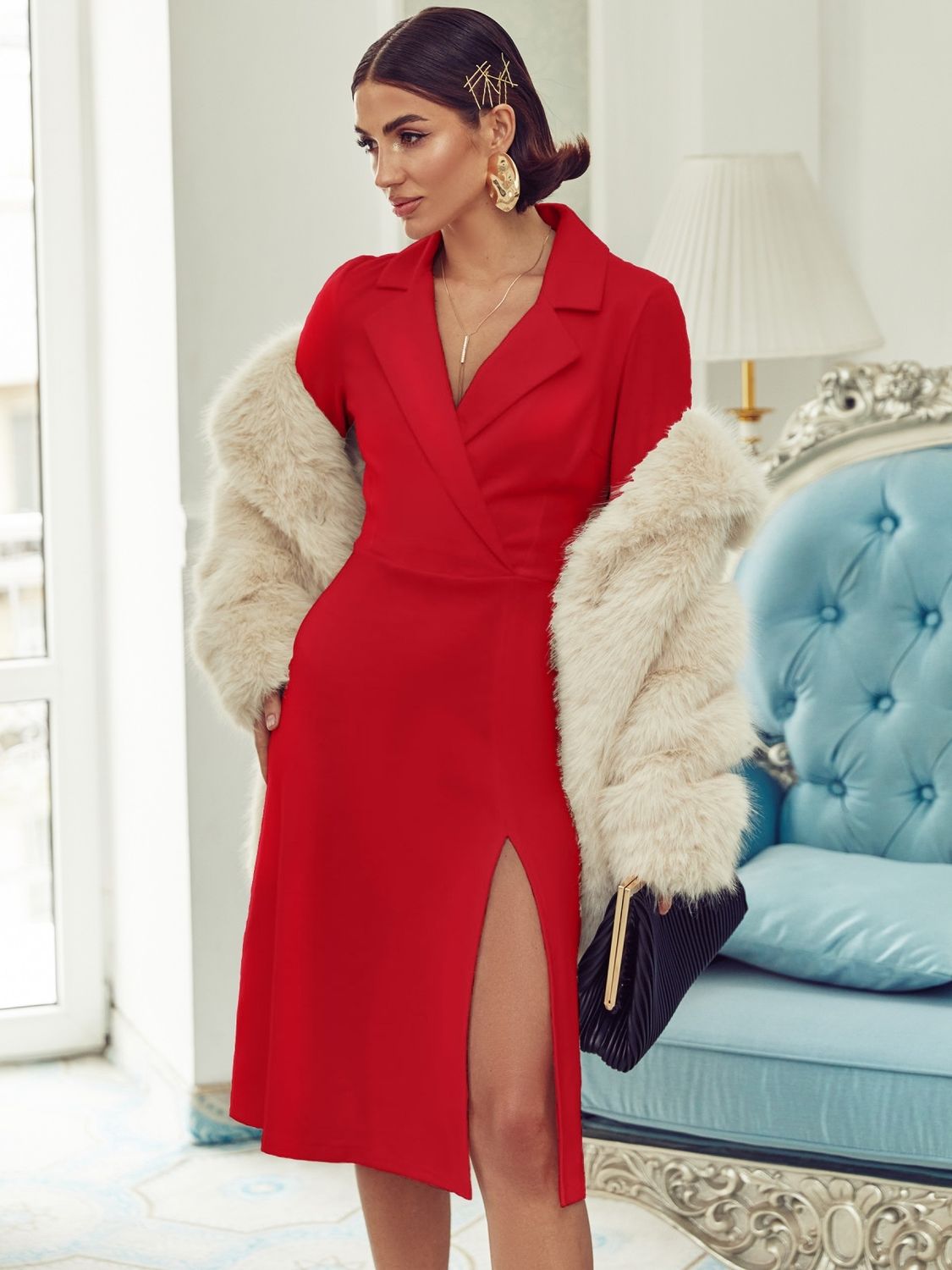 Элегантное платье пиджак красного цвета с разрезом - фото