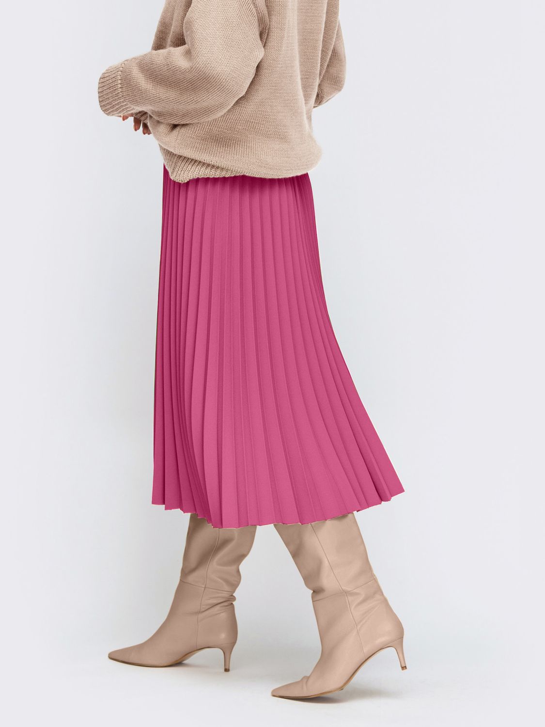 Плиссированная юбка миди розового цвета - фото