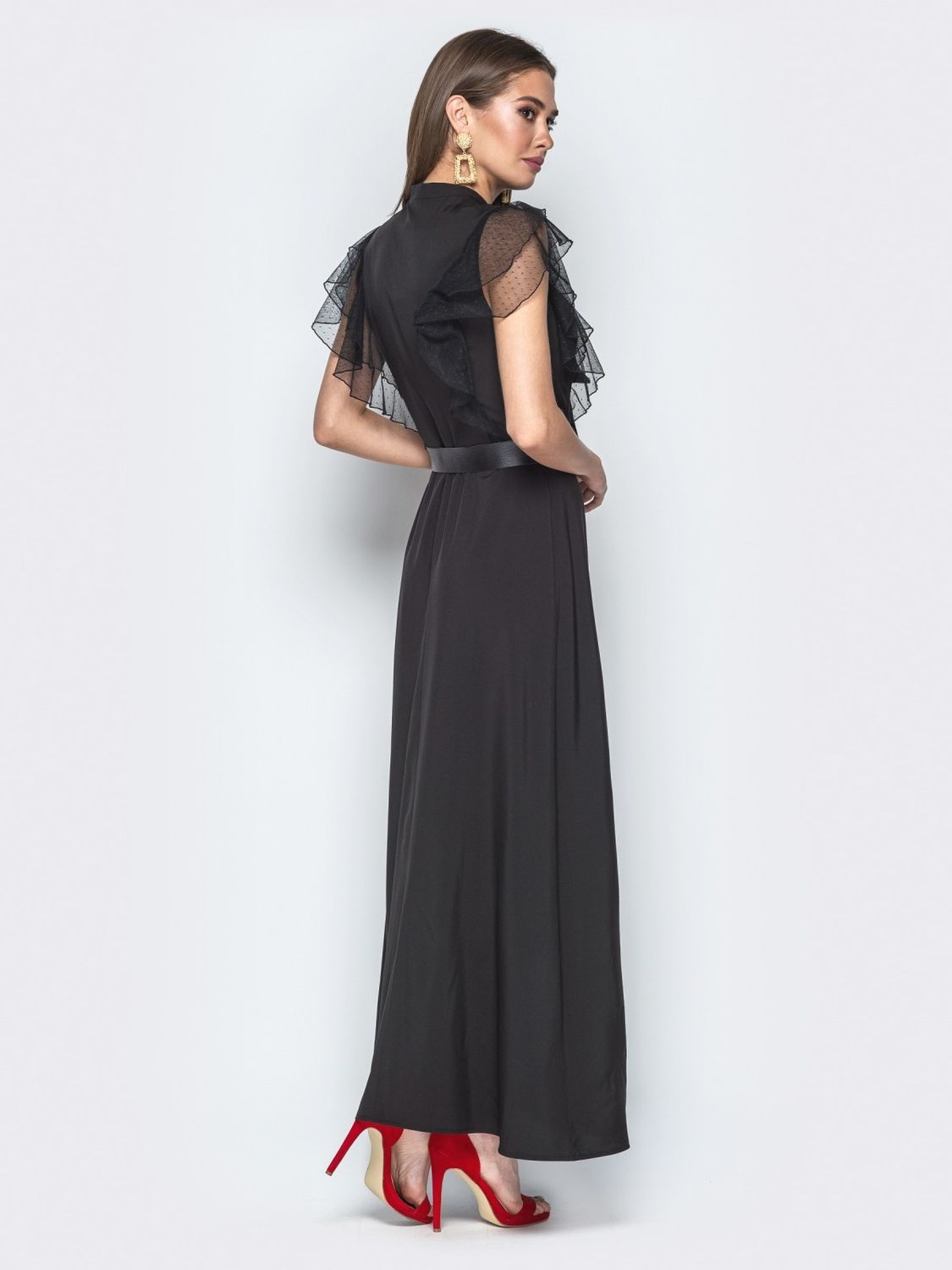 Елегантна вечірня сукня з високими розрізами - фото