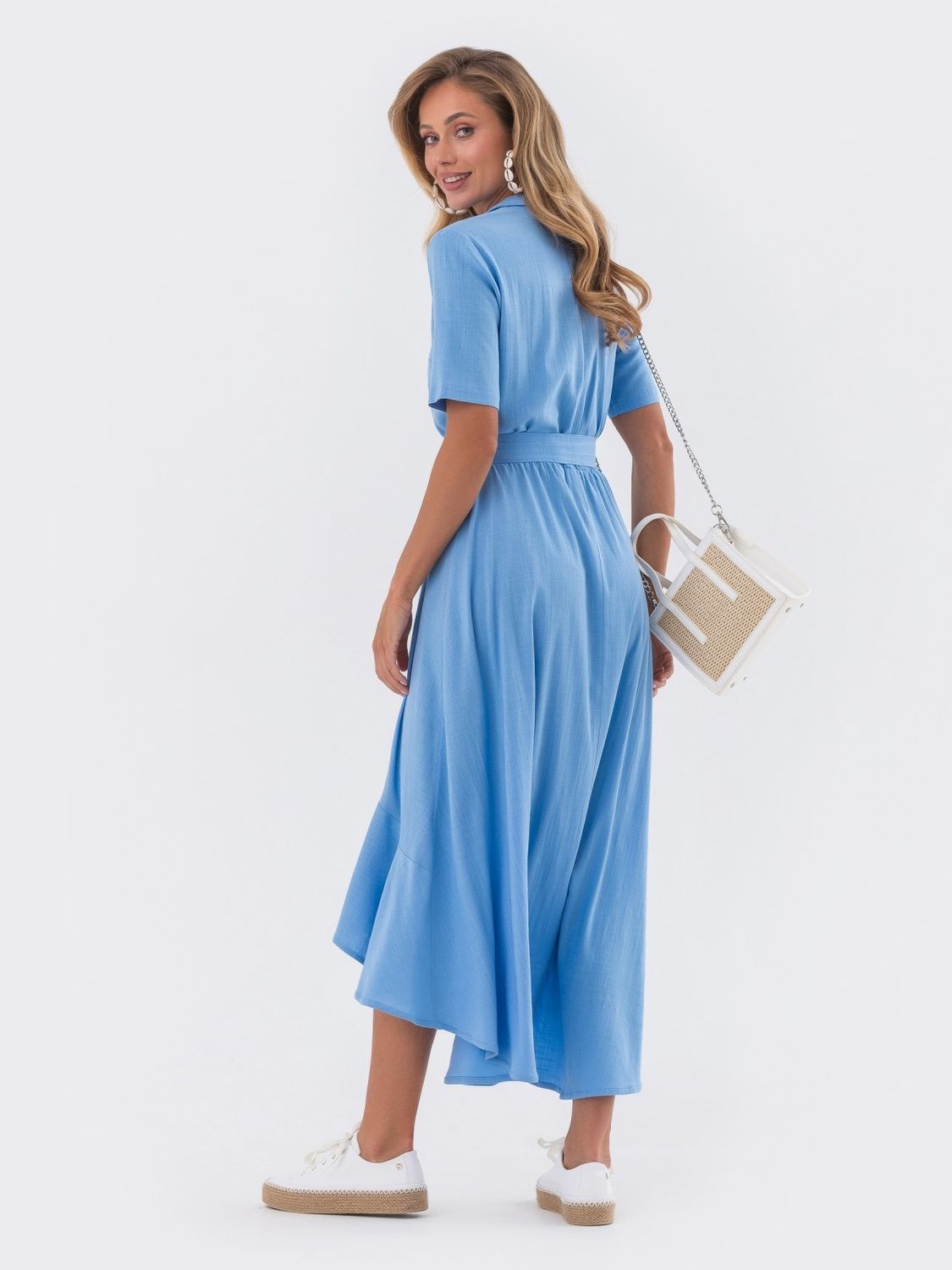 Літня лляна сукня міді блакитного кольору - фото