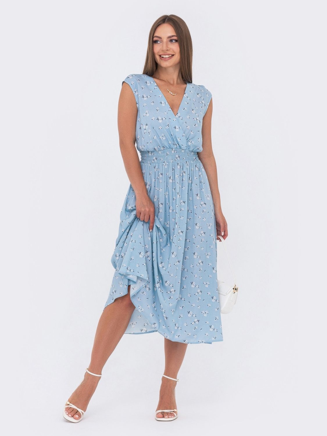 Літнє плаття кльош блакитного кольору - фото