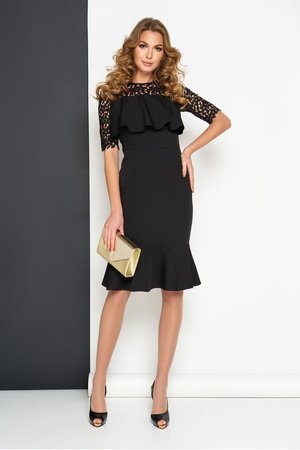 Красивое черное платье футляр с гипюром и воланом - фото