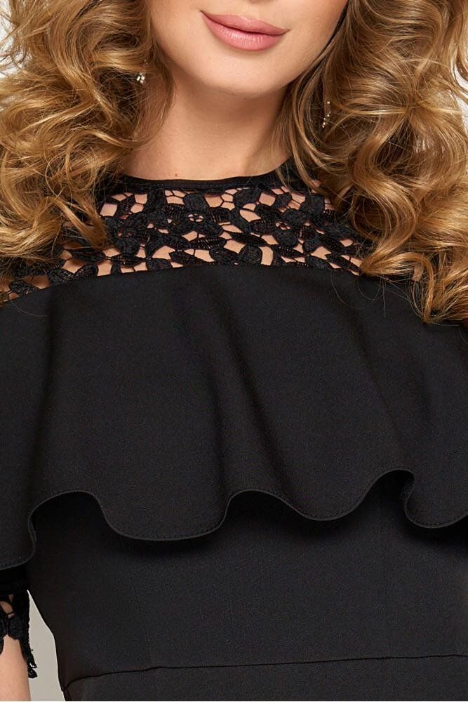 Красивое черное платье футляр с гипюром и воланом - фото