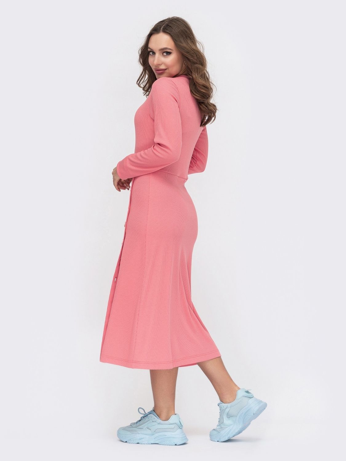 Осіннє плаття із фактурного трикотажу рожеве - фото