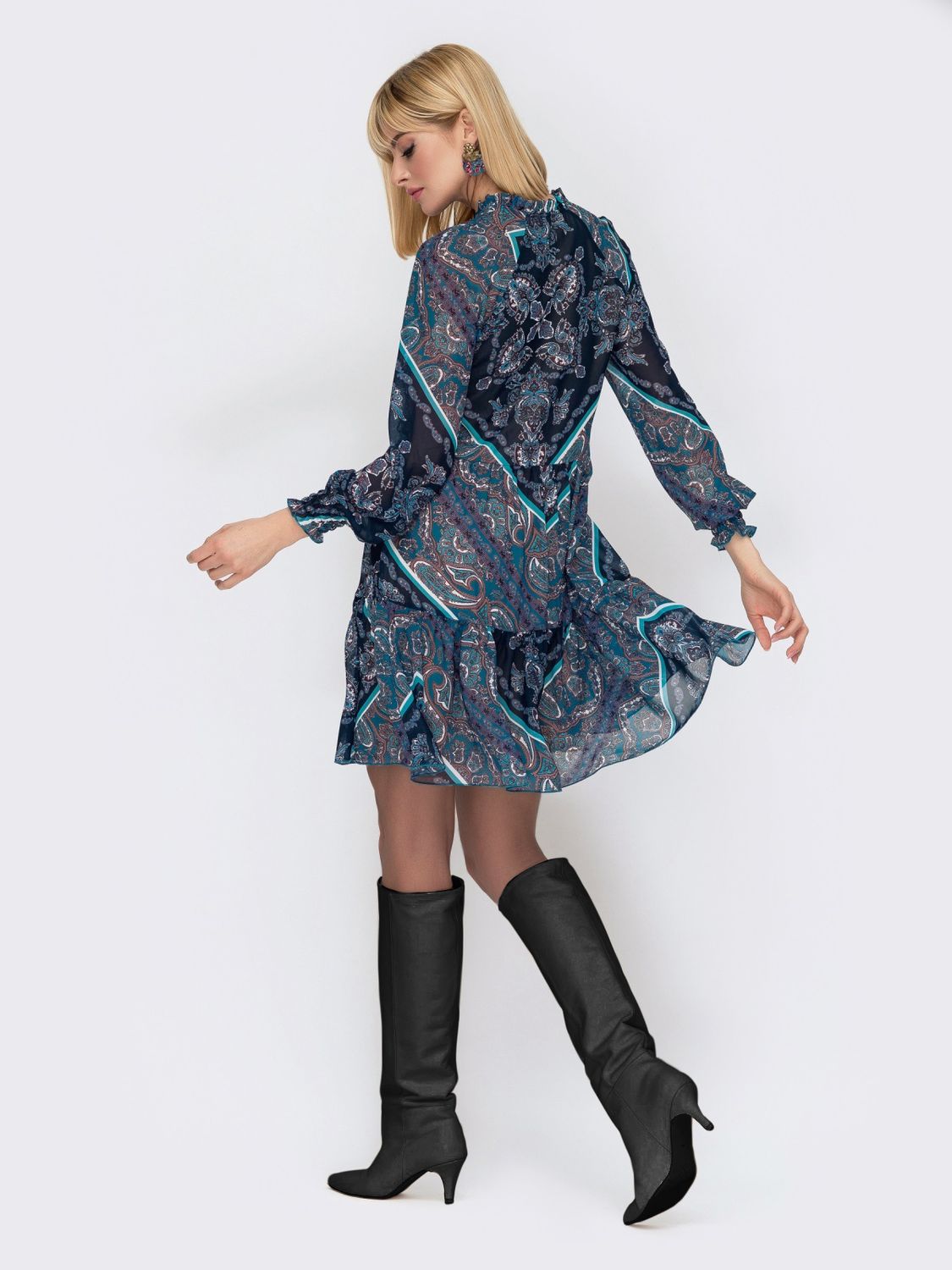 Шифоновое платье бирюзового цвета с широким воланом - фото