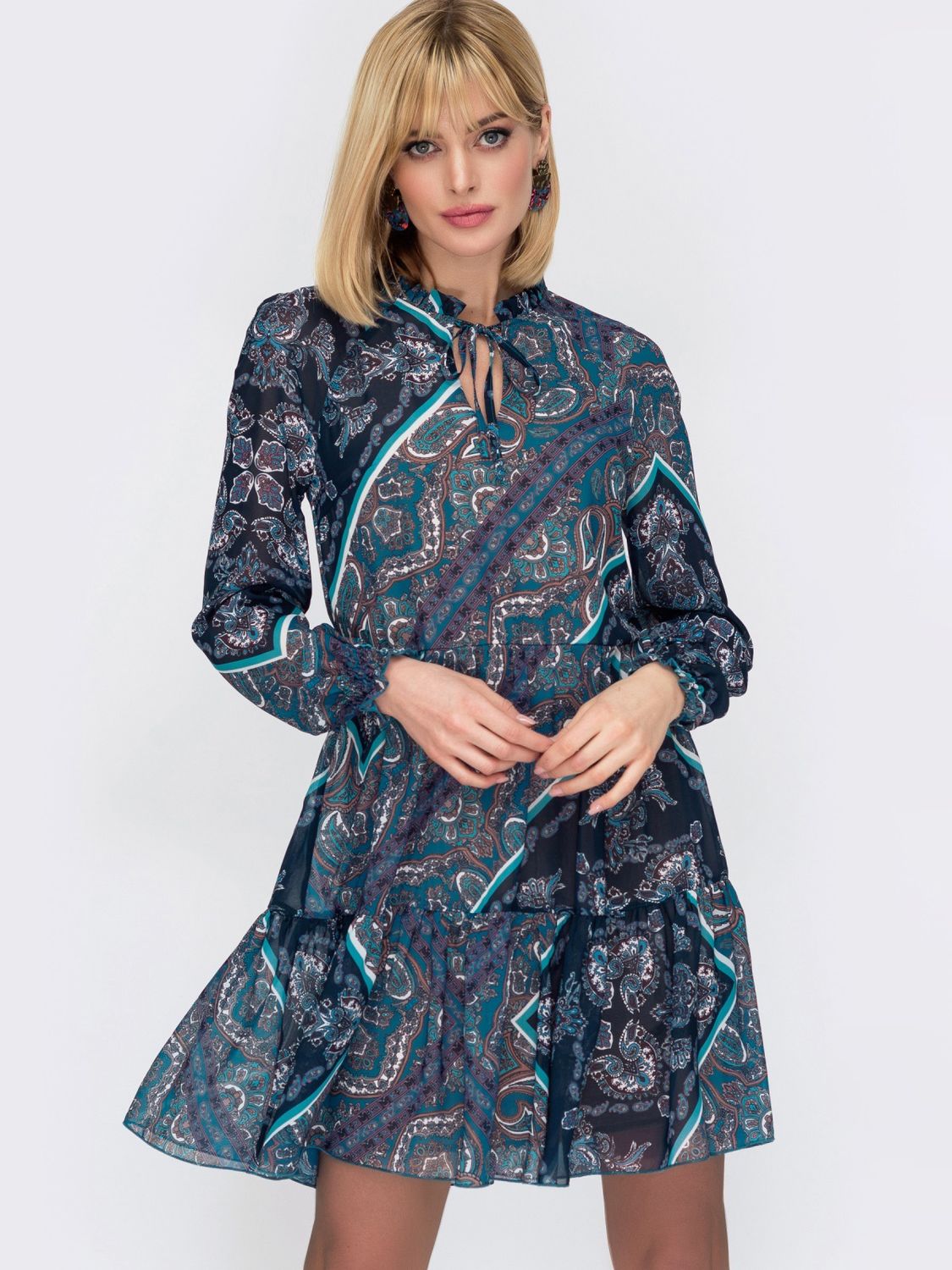 Шифоновое платье бирюзового цвета с широким воланом - фото