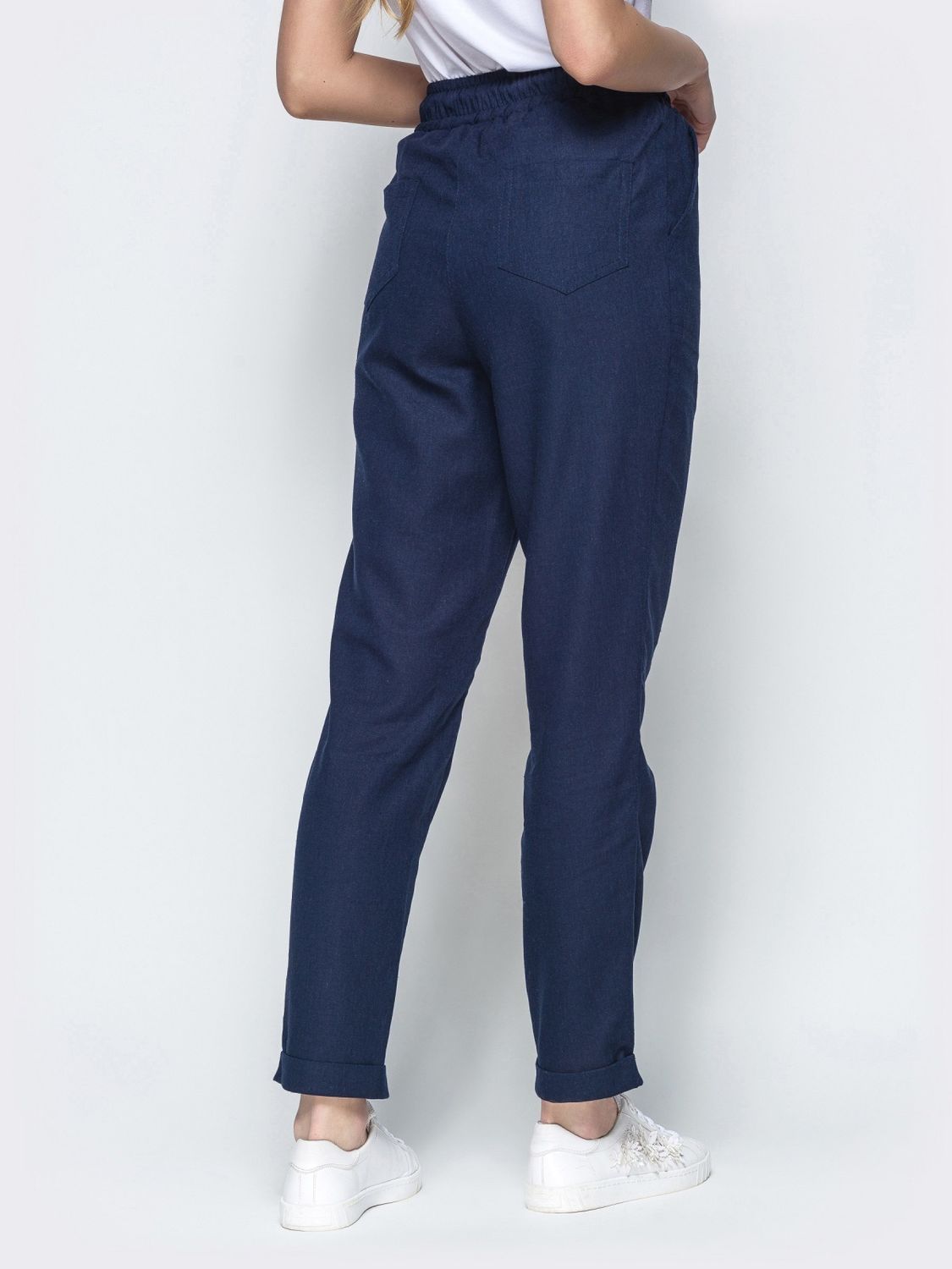 Льняные брюки на лето синего цвета - фото