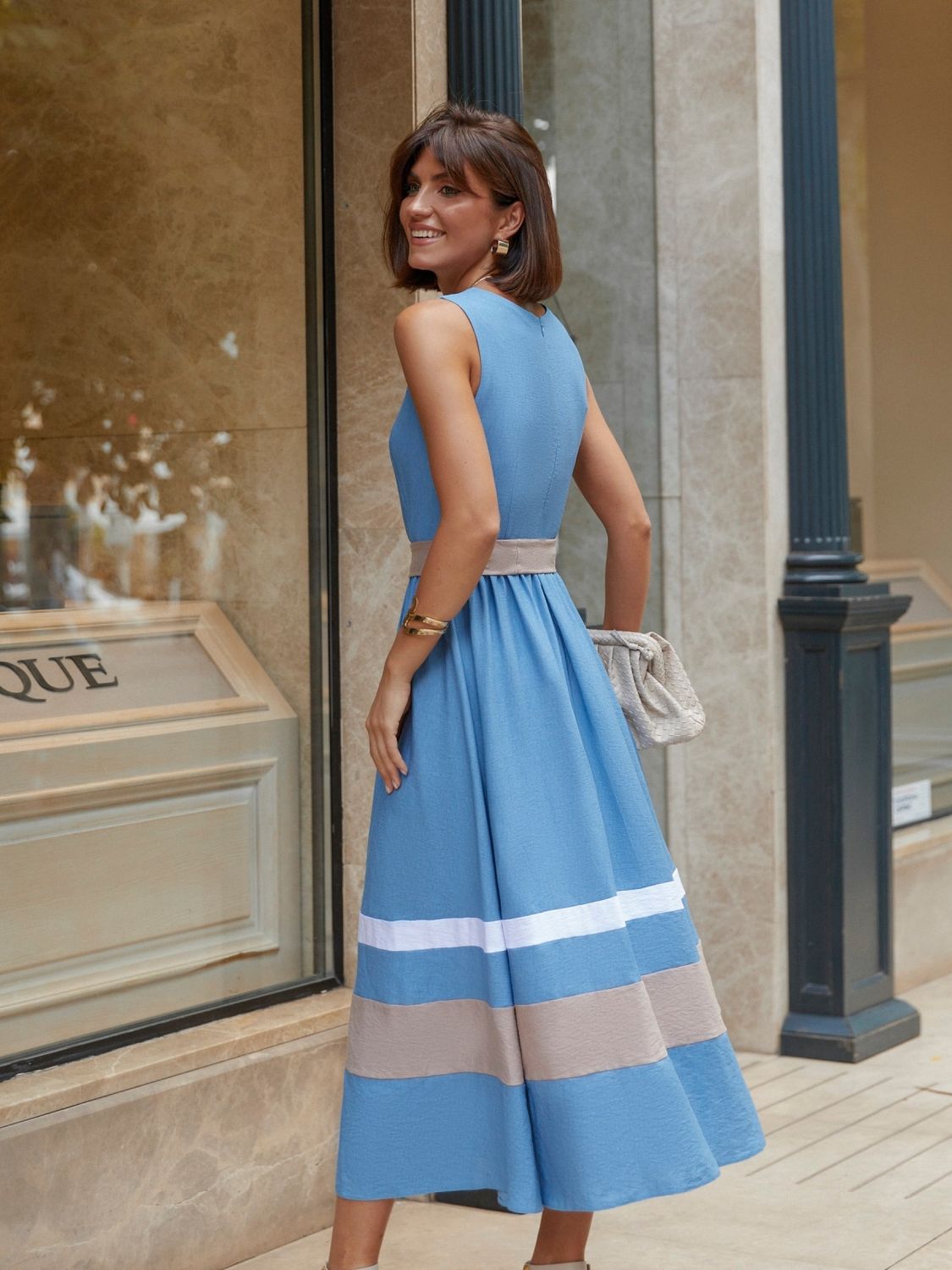 Літнє плаття-міді з блакитного льону "жатка" - фото