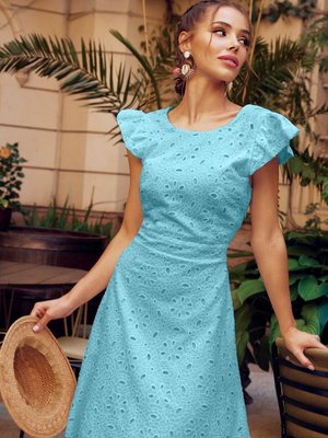Расклешеное летнее платье из прошвы бирюзового цвета - фото