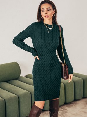 Теплое вязаное платье зеленого цвета - фото