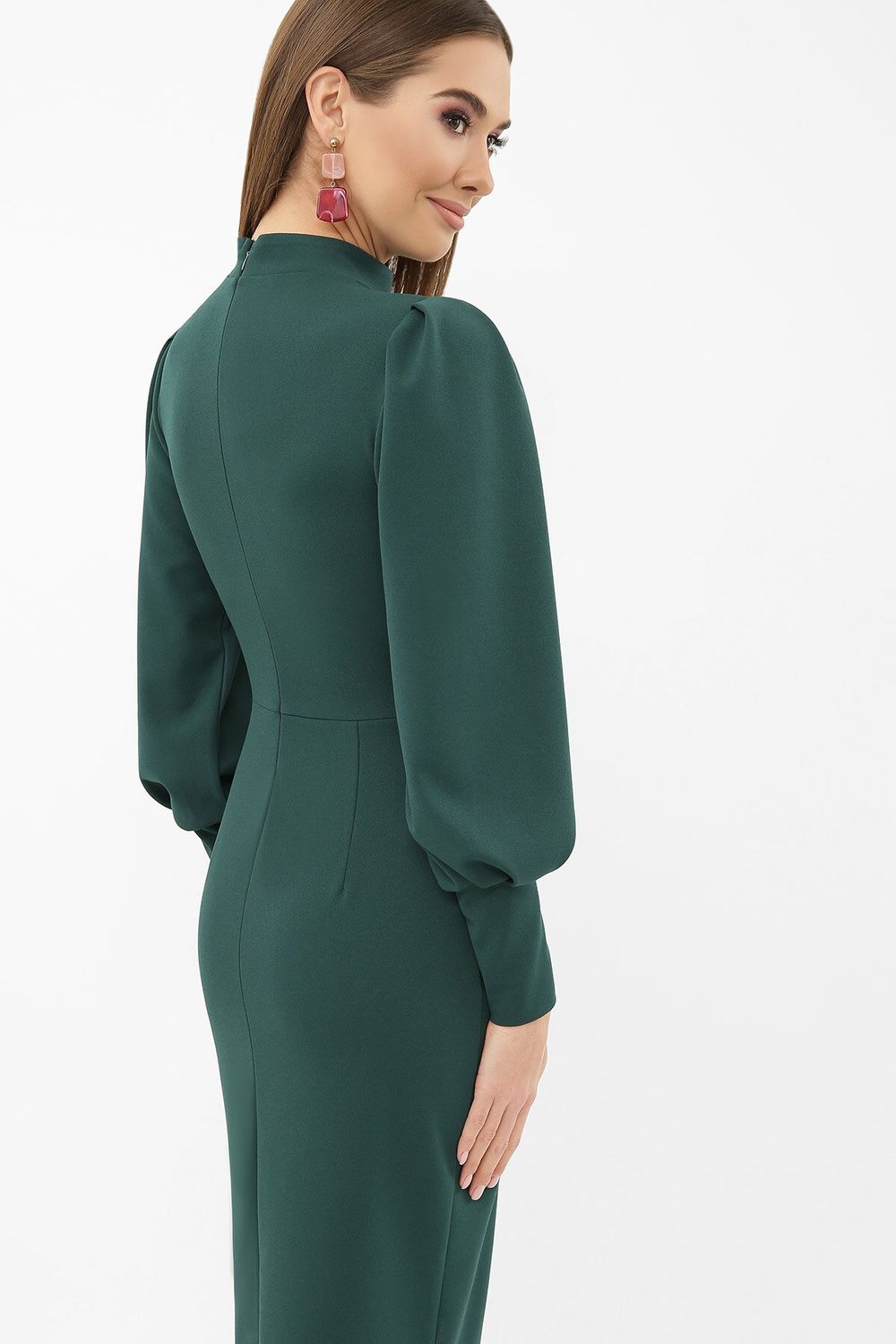 Приталене плаття довжиною міді з розрізом зелене - фото