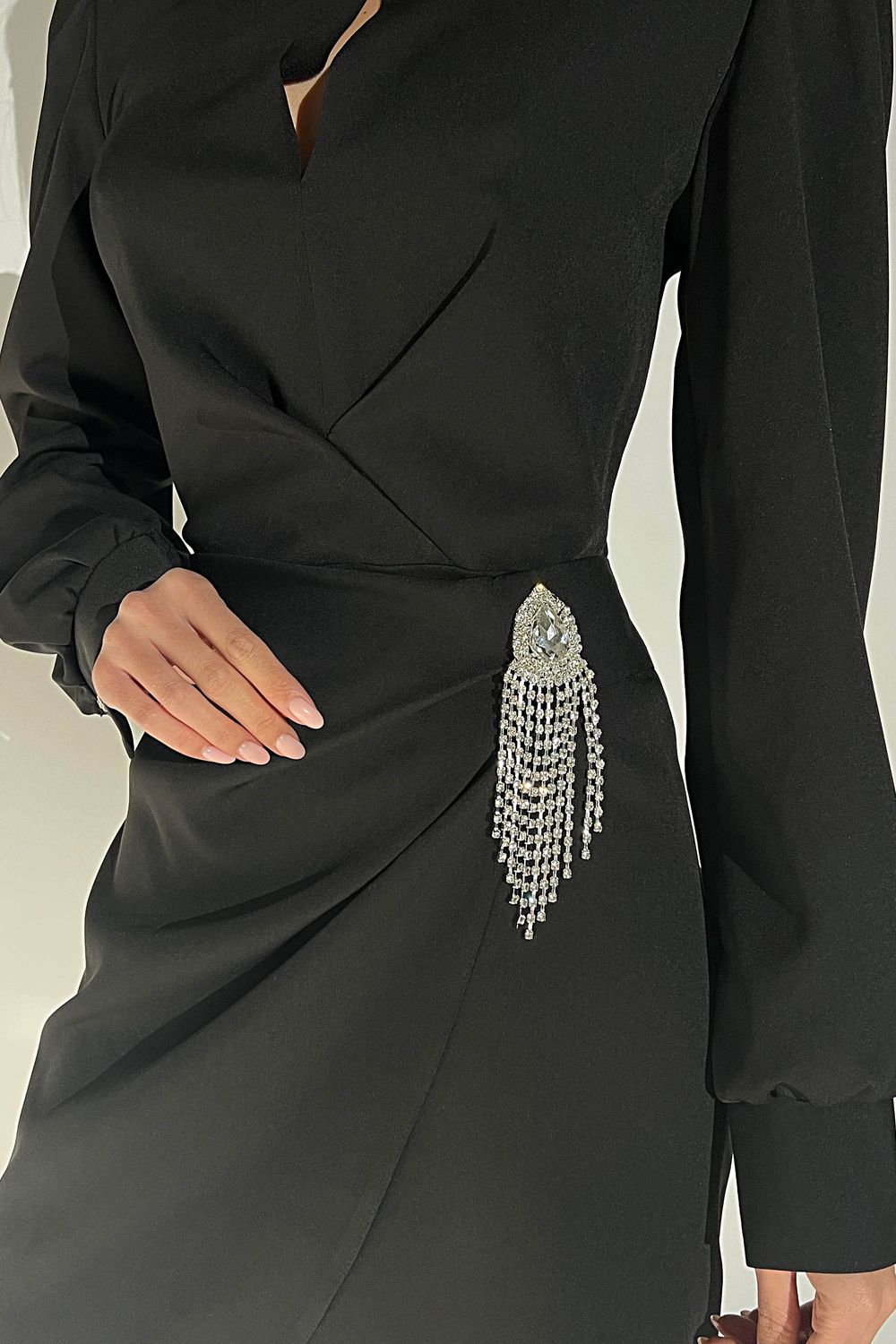 Витончена святкова сукня міні чорного кольору - фото