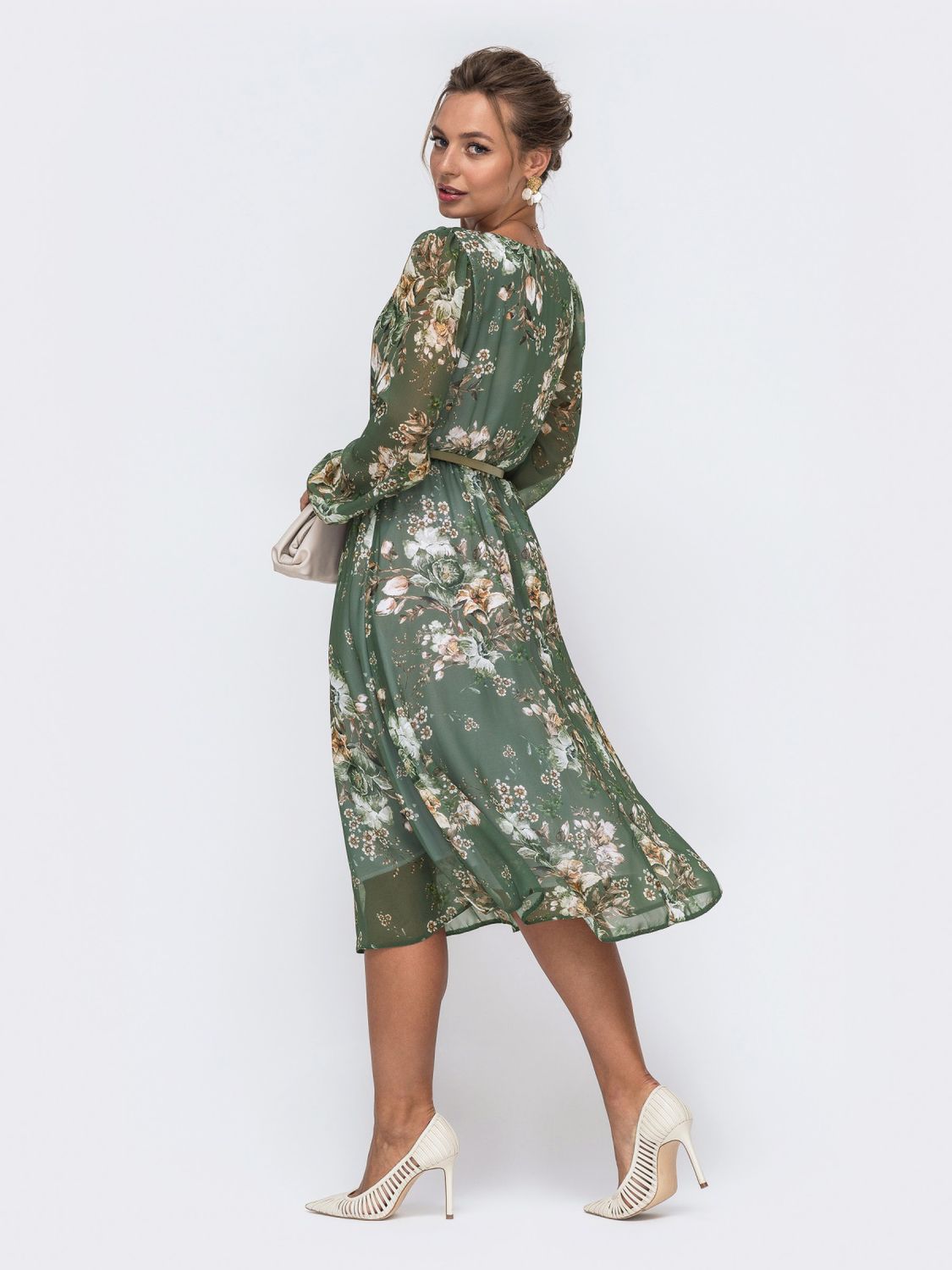 Красивое шифоновое платье с V-образным вырезом зеленое - фото