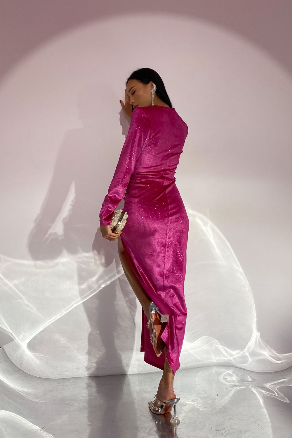Елегантна вечірня сукня з велюру з люрексом - фото