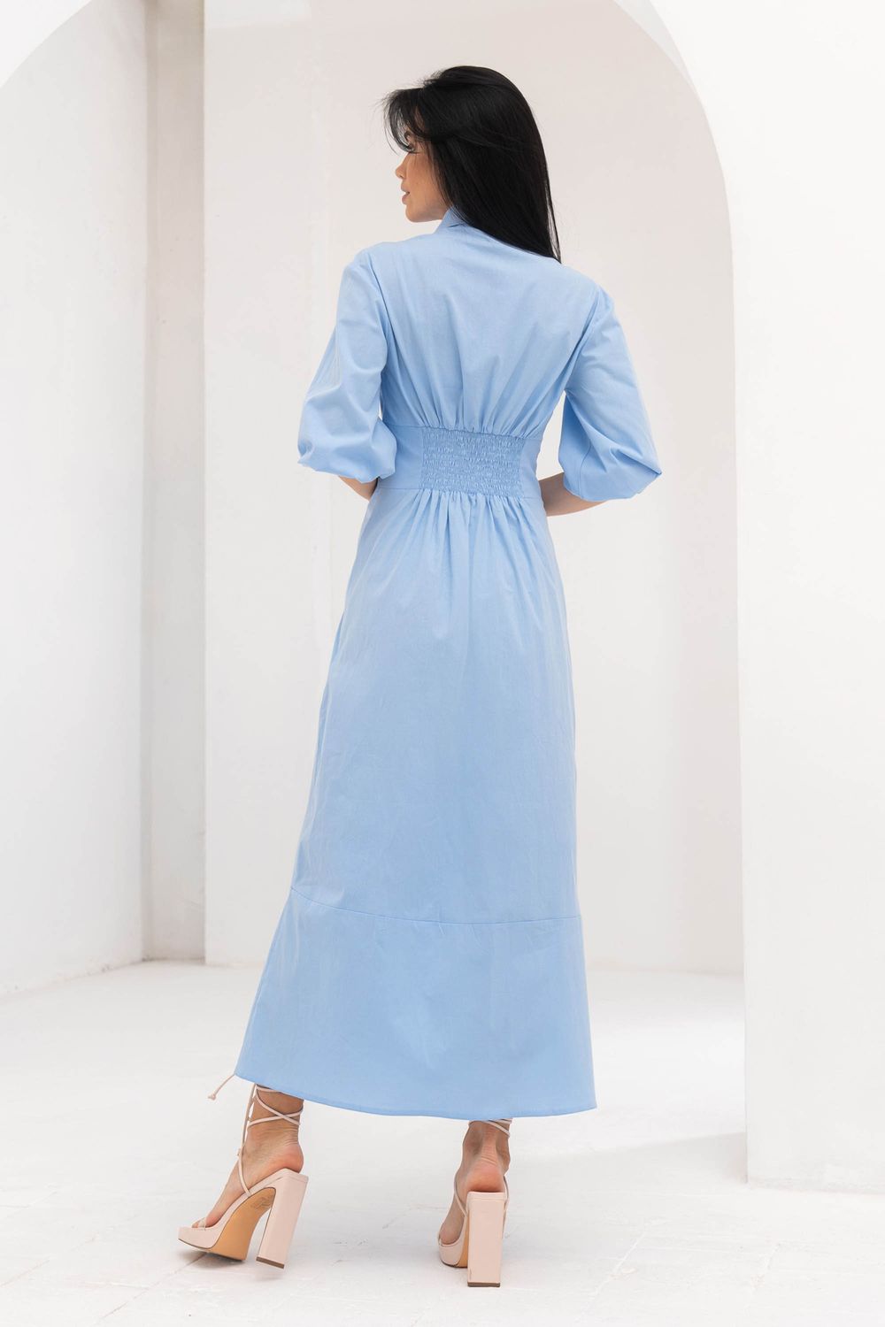 Довге літнє плаття сорочка блакитного кольору - фото