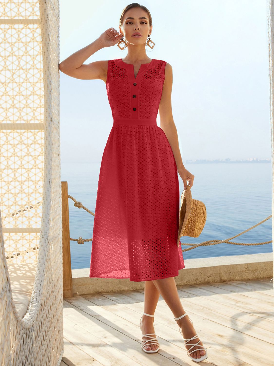 Літнє плаття з прошви зі спідницею-сонце коралового кольору - фото