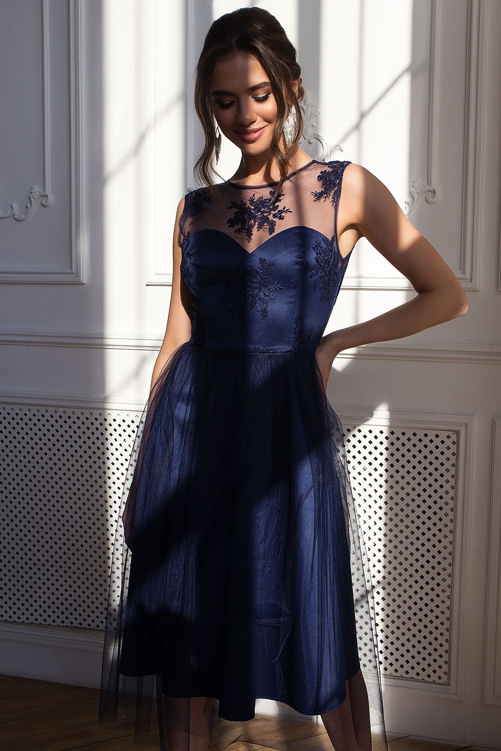 Вечернее платье с открытой спиной синее - фото