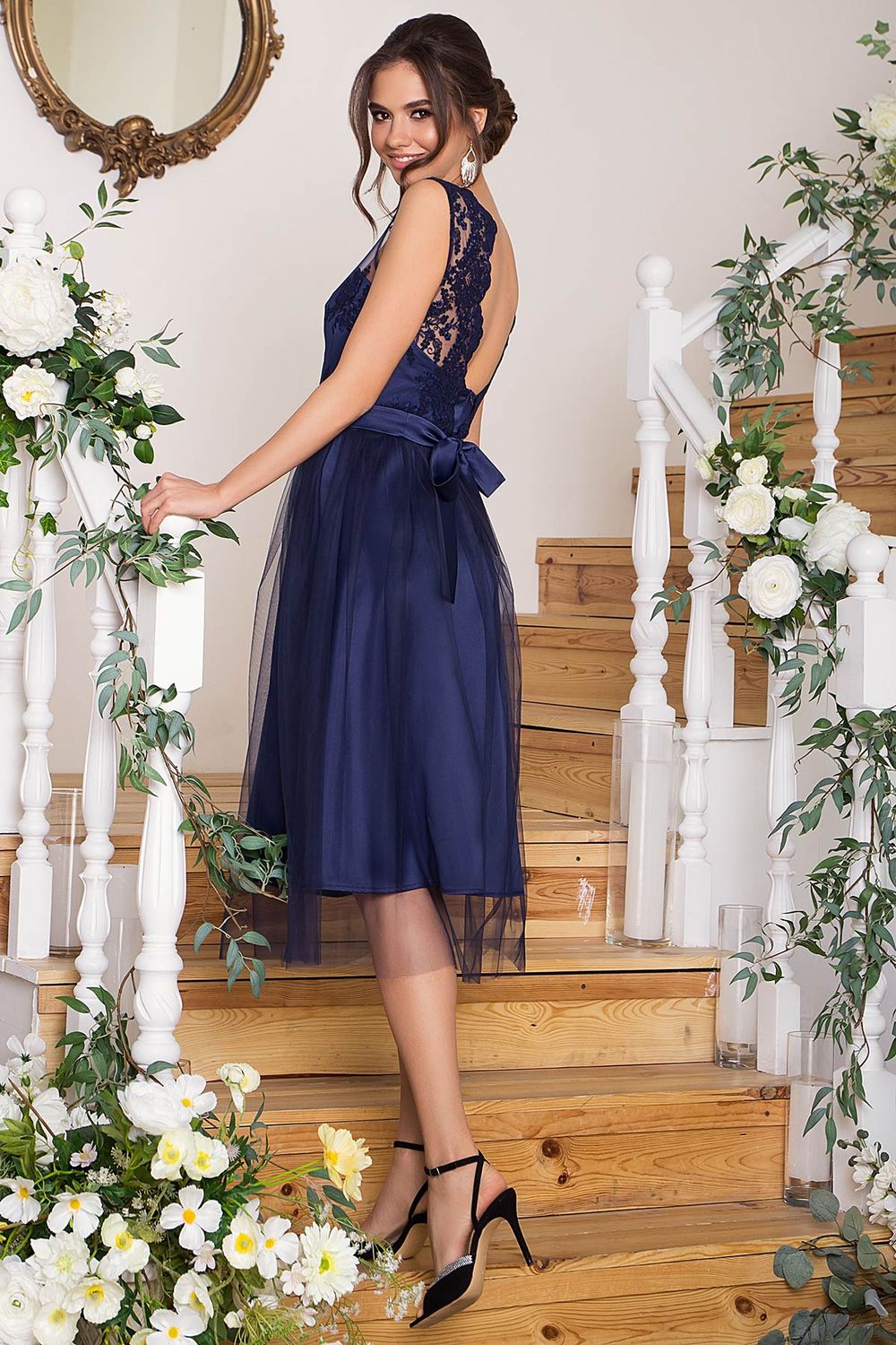 Вечернее платье с открытой спиной синее - фото