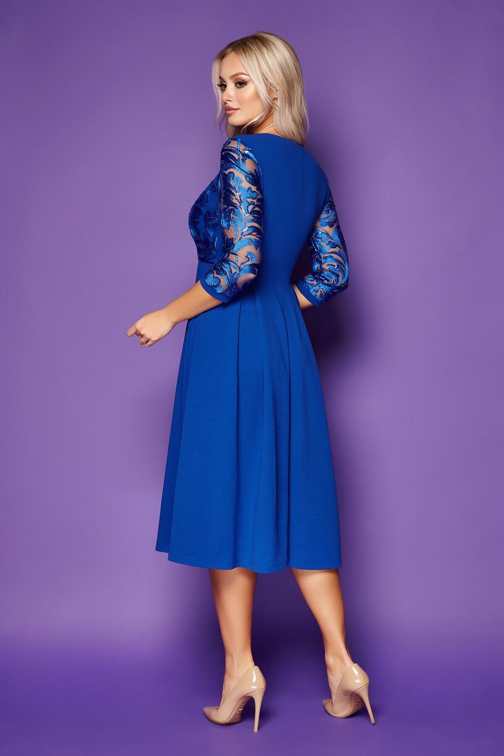 Нарядное платье-миди с вышивкой синее - фото