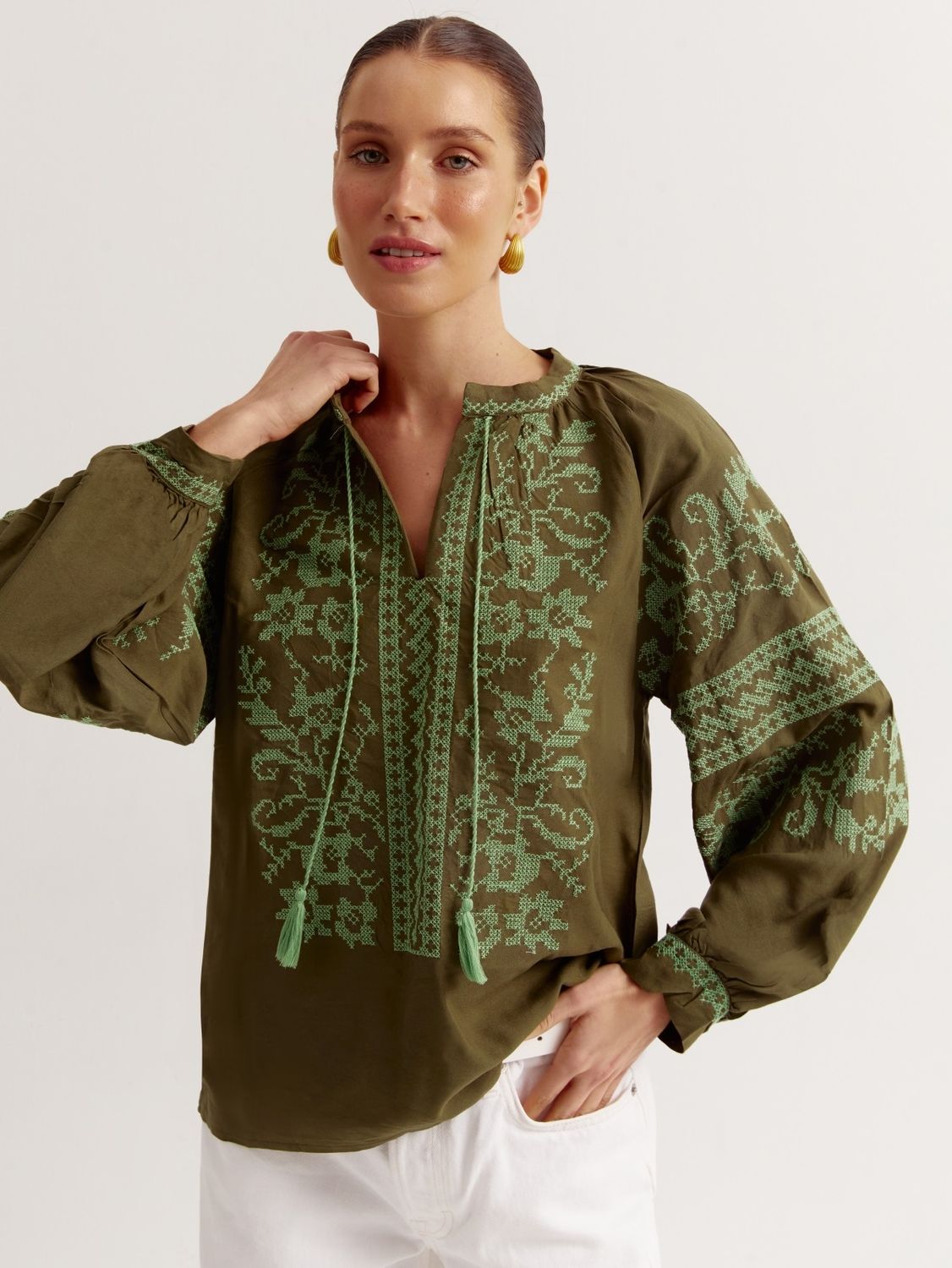 Сучасна жіноча вишиванка кольору хакі - фото