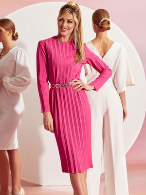 Изящное платье в вечернем стиле розового цвета - фото
