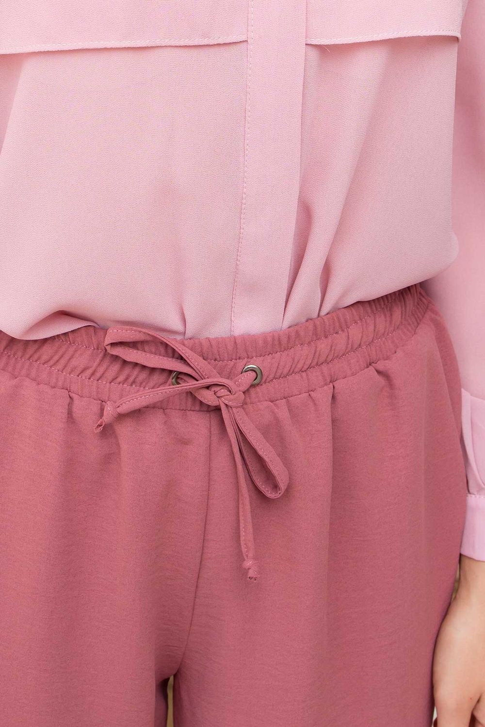 Стильная розовая блузка из креп-шифона - фото
