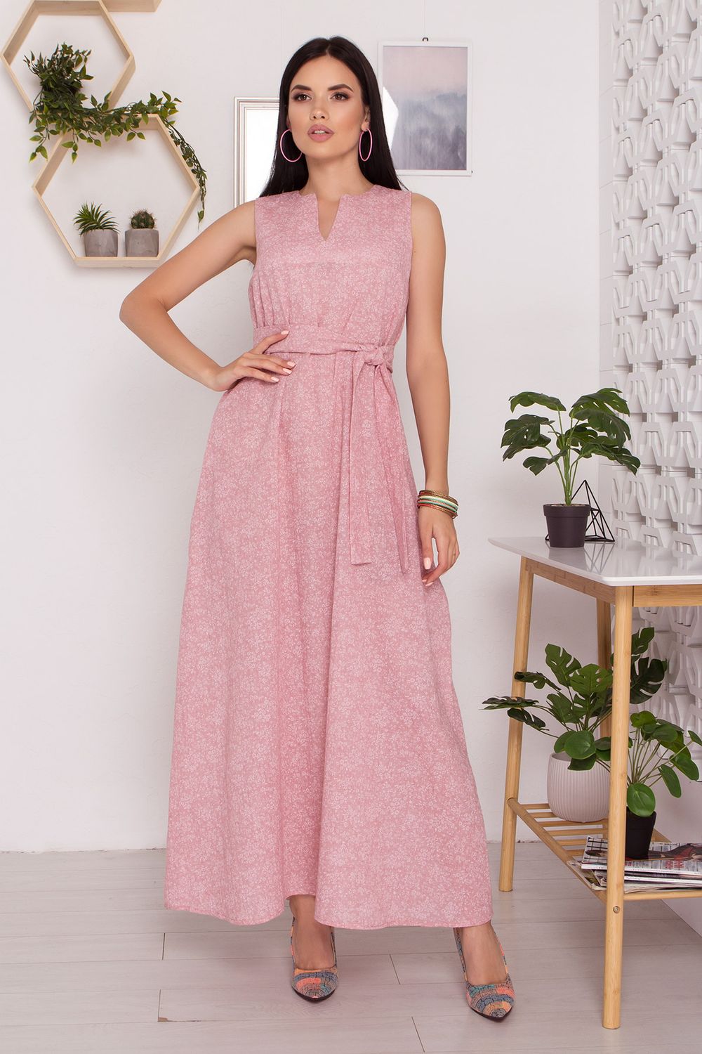 Довге літнє лляне плаття рожевого кольору - фото