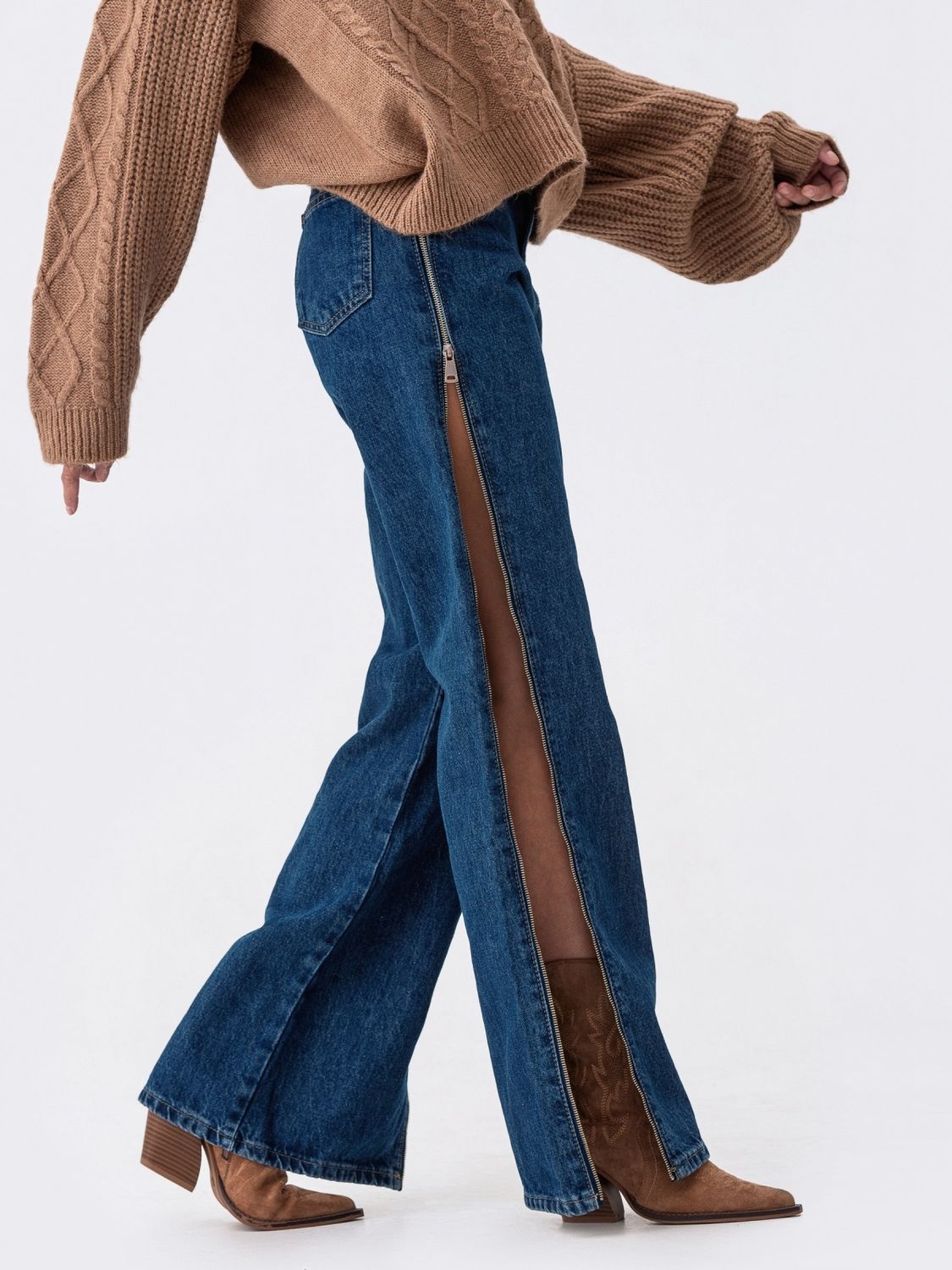 Стильные женские джинсы с высокой посадкой - фото