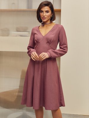 Класична сукня міді із трикотажу - фото