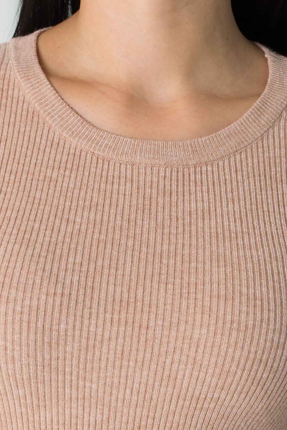 Женская базовая кофточка джемпер бежевого цвета - фото