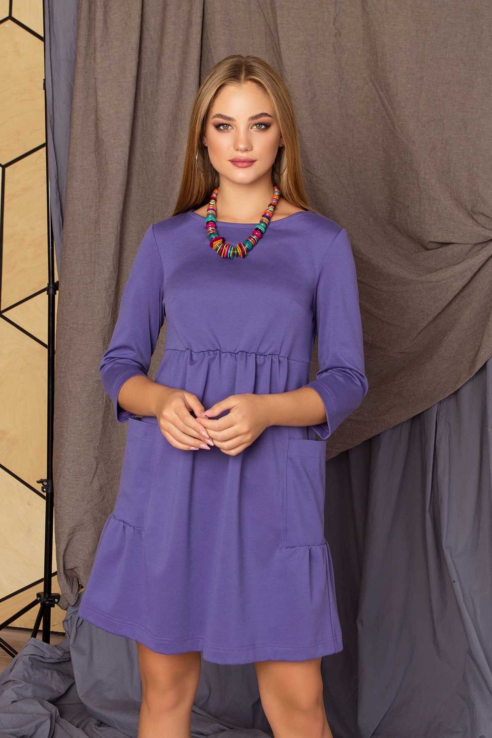 Свободное платье с завышенной талией фиолетовое - фото