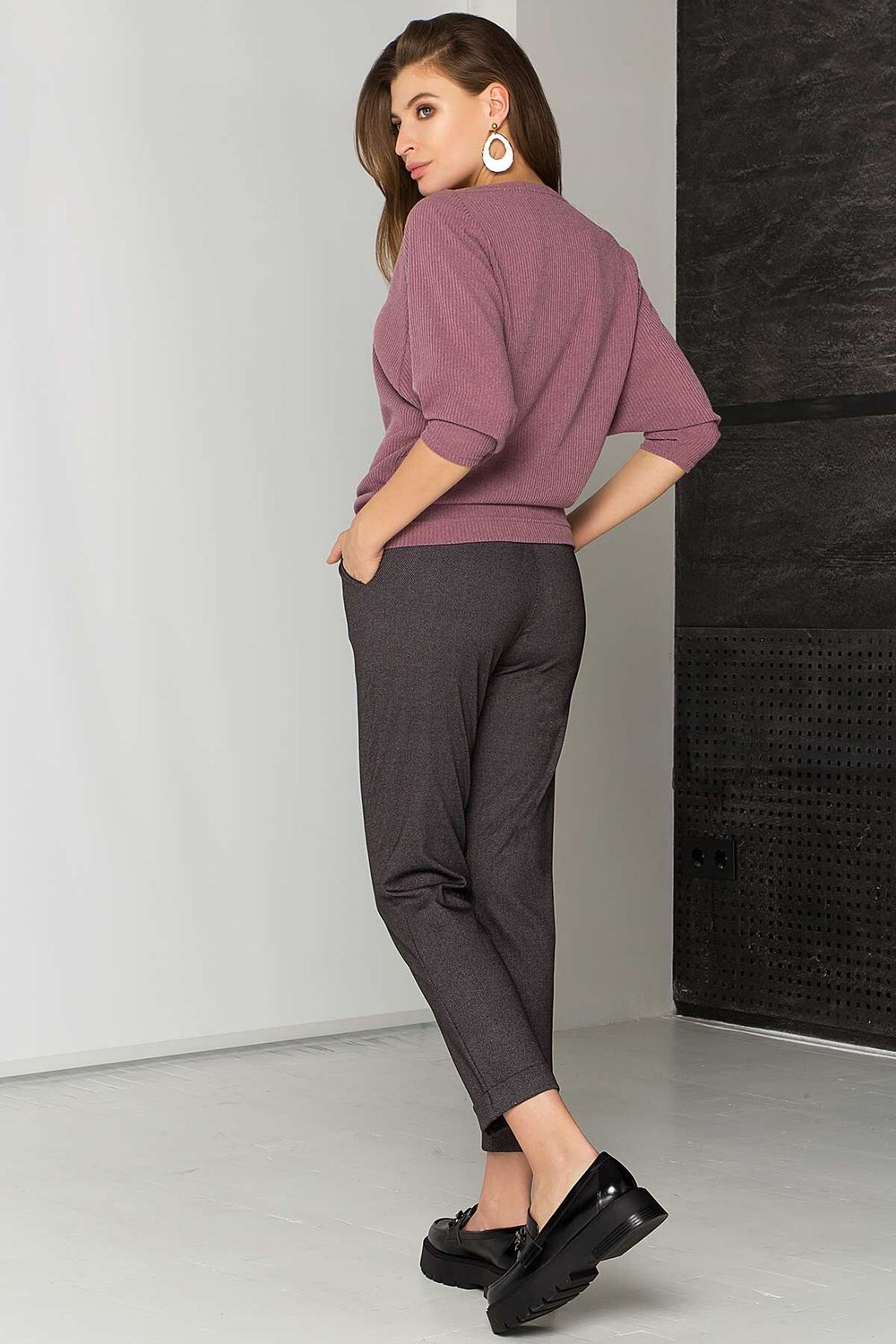 Жіночі трикотажні штани укорочені - фото