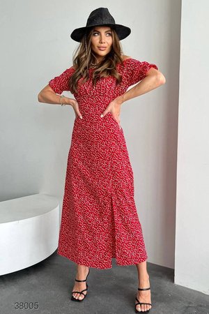Червона сукня міді на літо з розрізом - фото