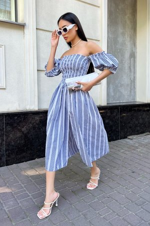 Літнє розкльошене плаття з розрізом синє - фото