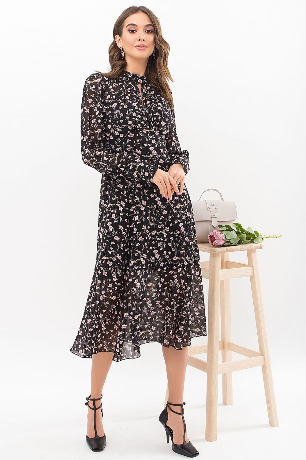 Весеннее шифоновое платье миди с цветочным принтом - фото