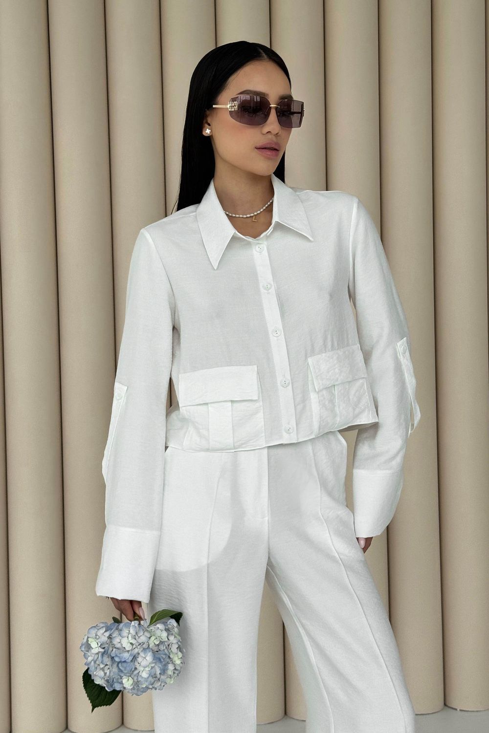 Стильний літній брючний костюм з льону білого кольору - фото