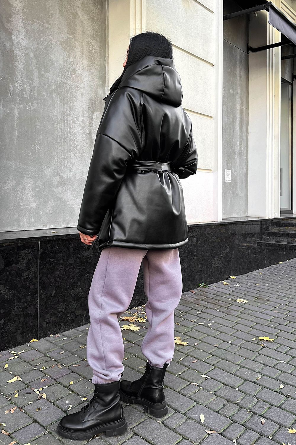Зимняя куртка oversize из эко-кожи черного цвета - фото