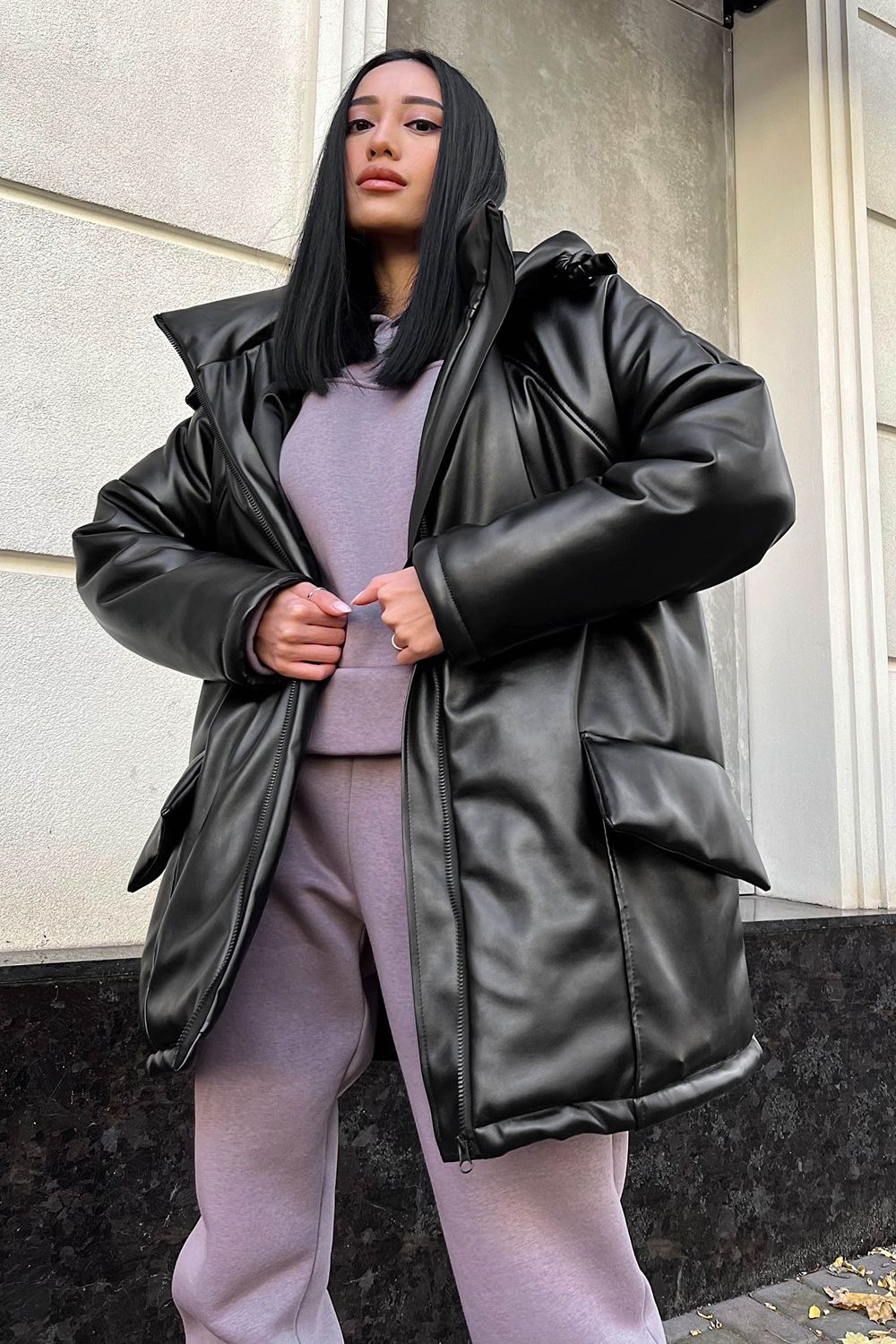 Зимняя куртка oversize из эко-кожи черного цвета - фото