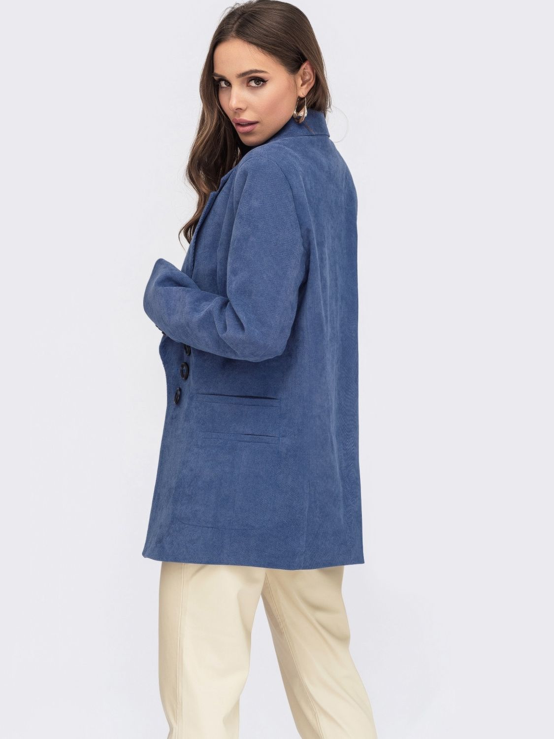 Женский вельветовый пиджак синего цвета - фото