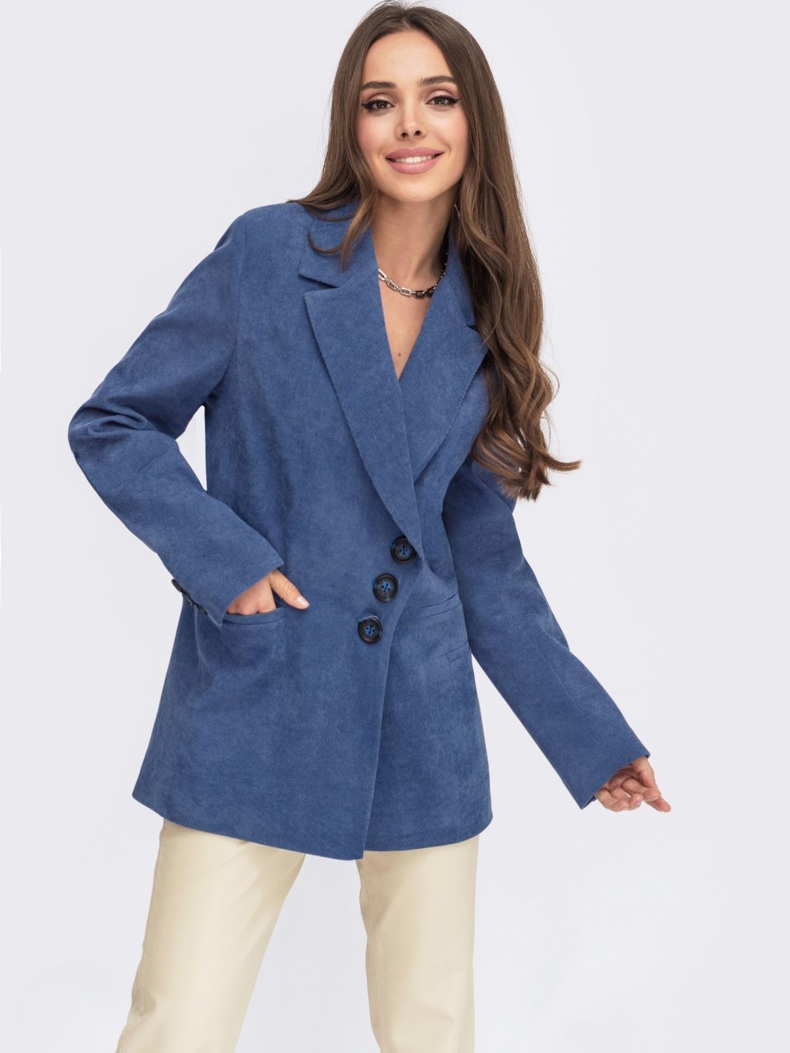 Женский вельветовый пиджак синего цвета - фото