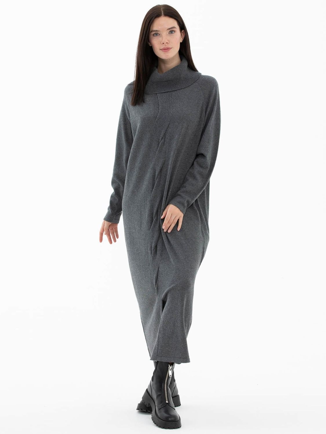 Теплое вязаное платье оверсайз серого цвета - фото